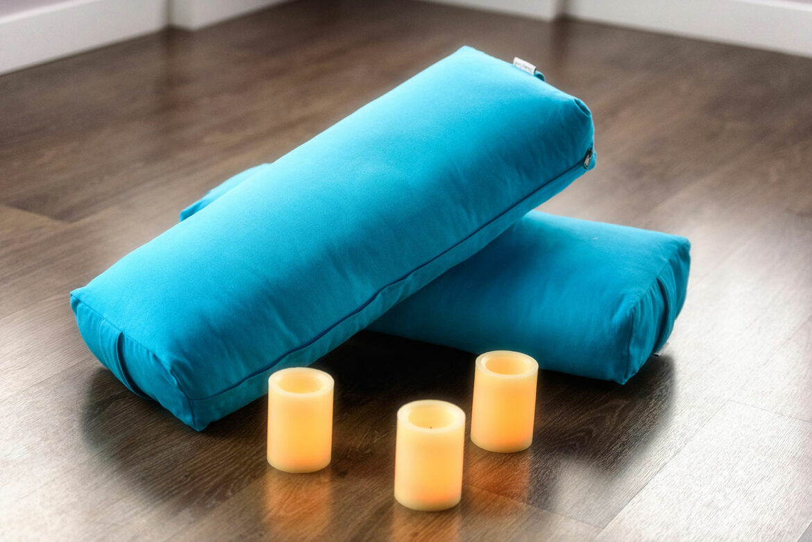 10 Best Yoga Bolsters (Rectangular & Round Bolsters) Awake & Mindful